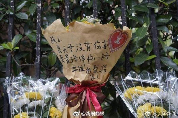 记者：在中国香港友谊赛战利物浦，米兰全队佩戴黑色臂章悼念若塔